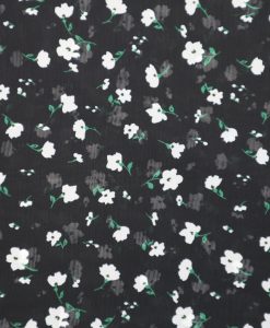 Chiffonschwarz mit weißen Blumen