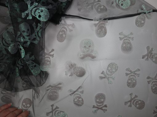 Tüll mit Glitzerskulls
