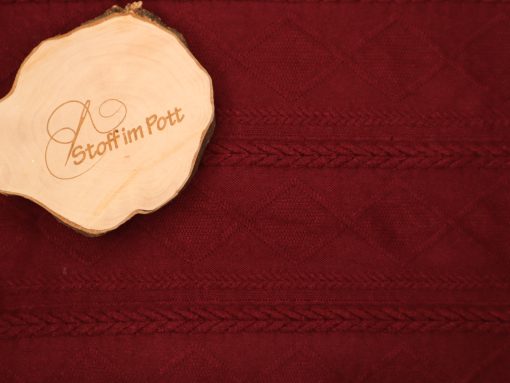 Weicher Strick mit gestricktem Muster boredeaux