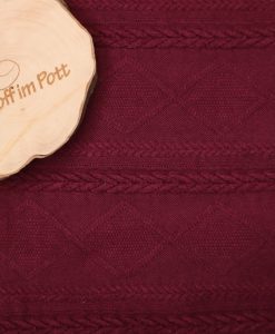 Weicher Strick mit gestricktem Muster brombeere