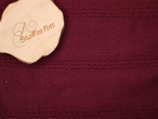 Weicher Strick mit gestricktem Muster brombeere