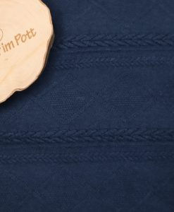 Weicher Strick mit gestricktem Muster marine Reststück