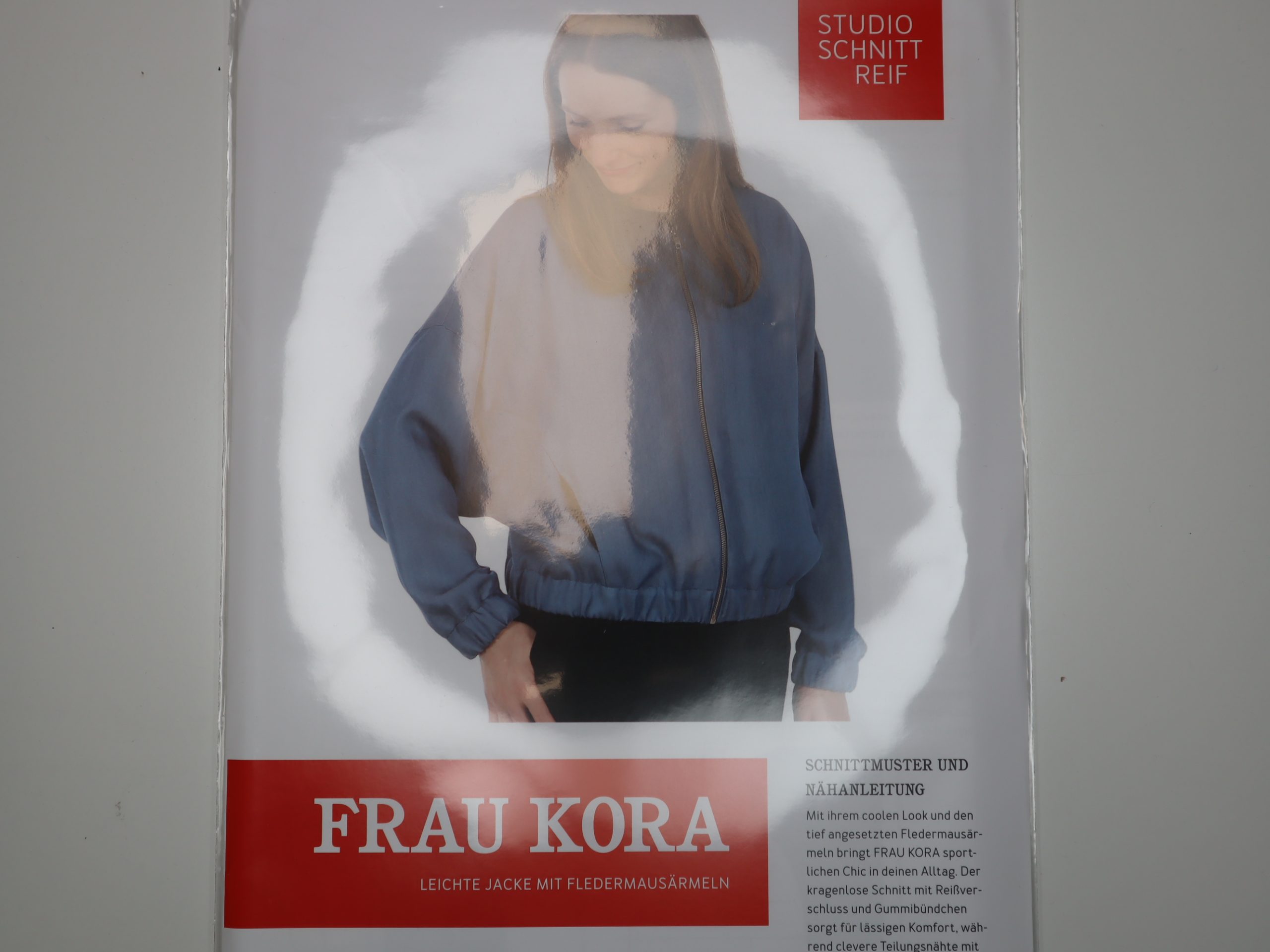 Schnittmuster Studio Schnittreif Frau Kora Leichte Jacke mit Fledermausärmeln Größe XS-XXL