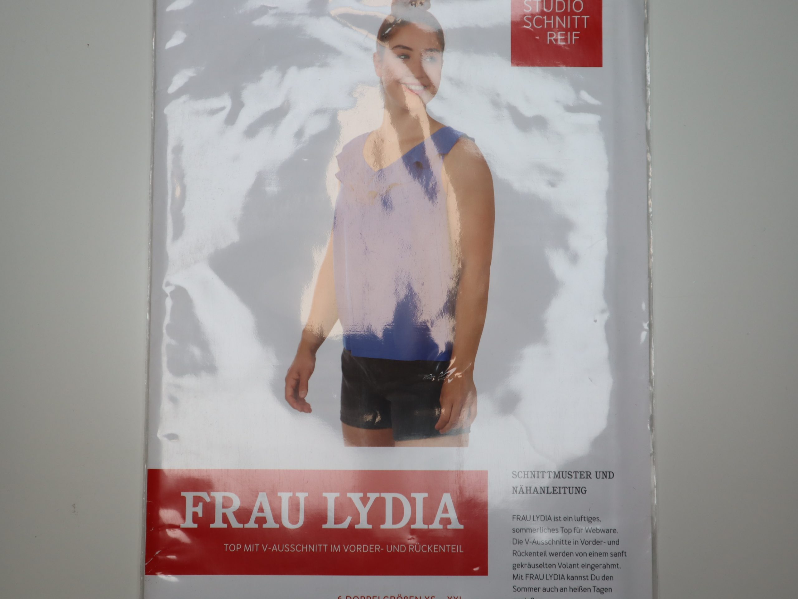 Schnittmuster Studio Schnittreif Frau Lydia Top mit V-Ausschnitt im Vorderl- und Rückenteil XS-XxL