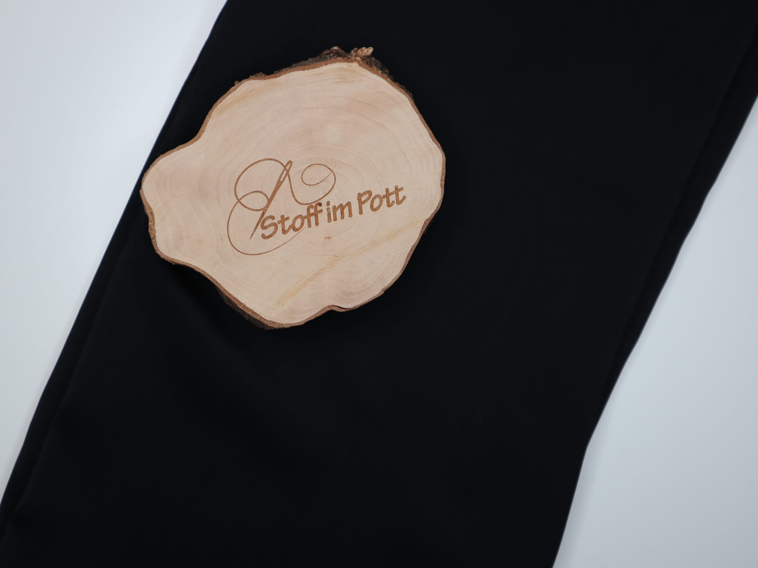 Stoffabschnitt Leichter Blusenstoff schwarz 2 m