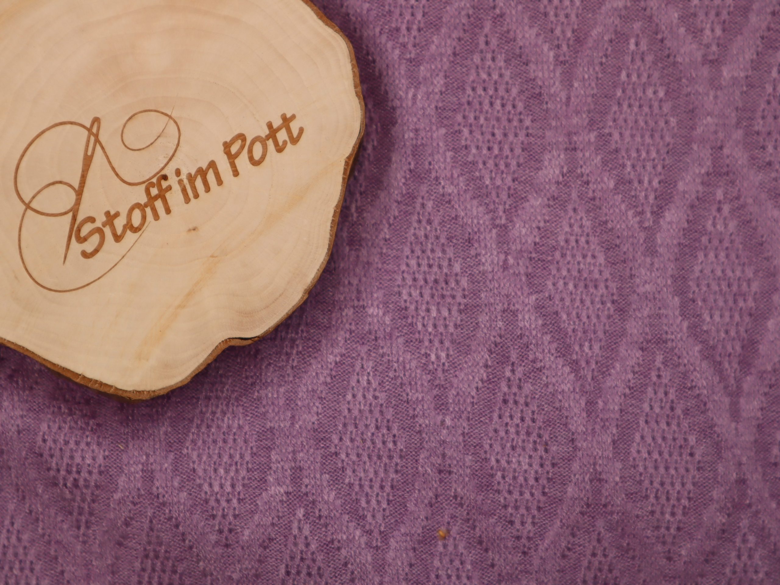 Weicher Strickjacquard mit Rautenmuster flieder