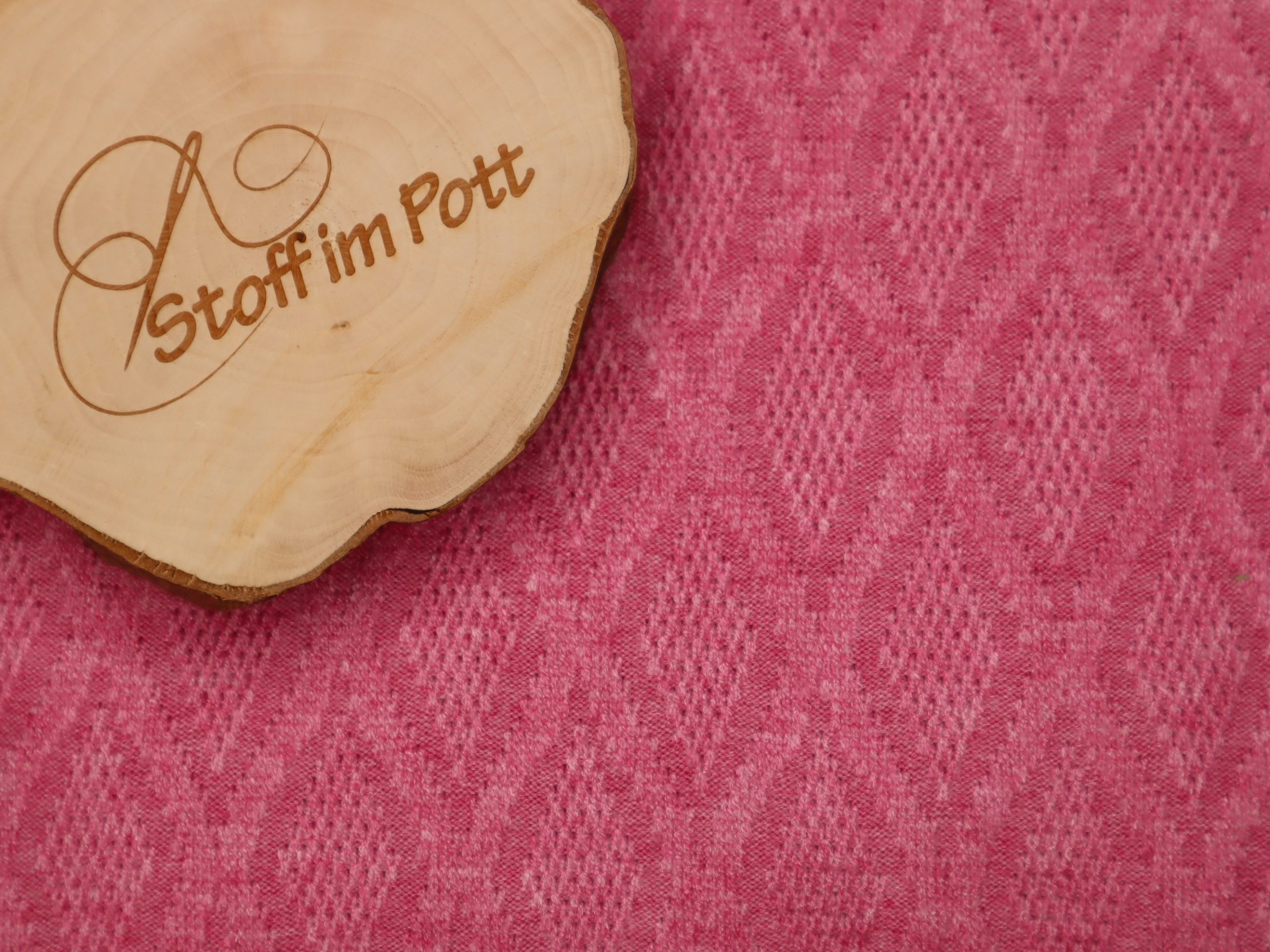 Weicher Strickjacquard mit Rautenmuster pink