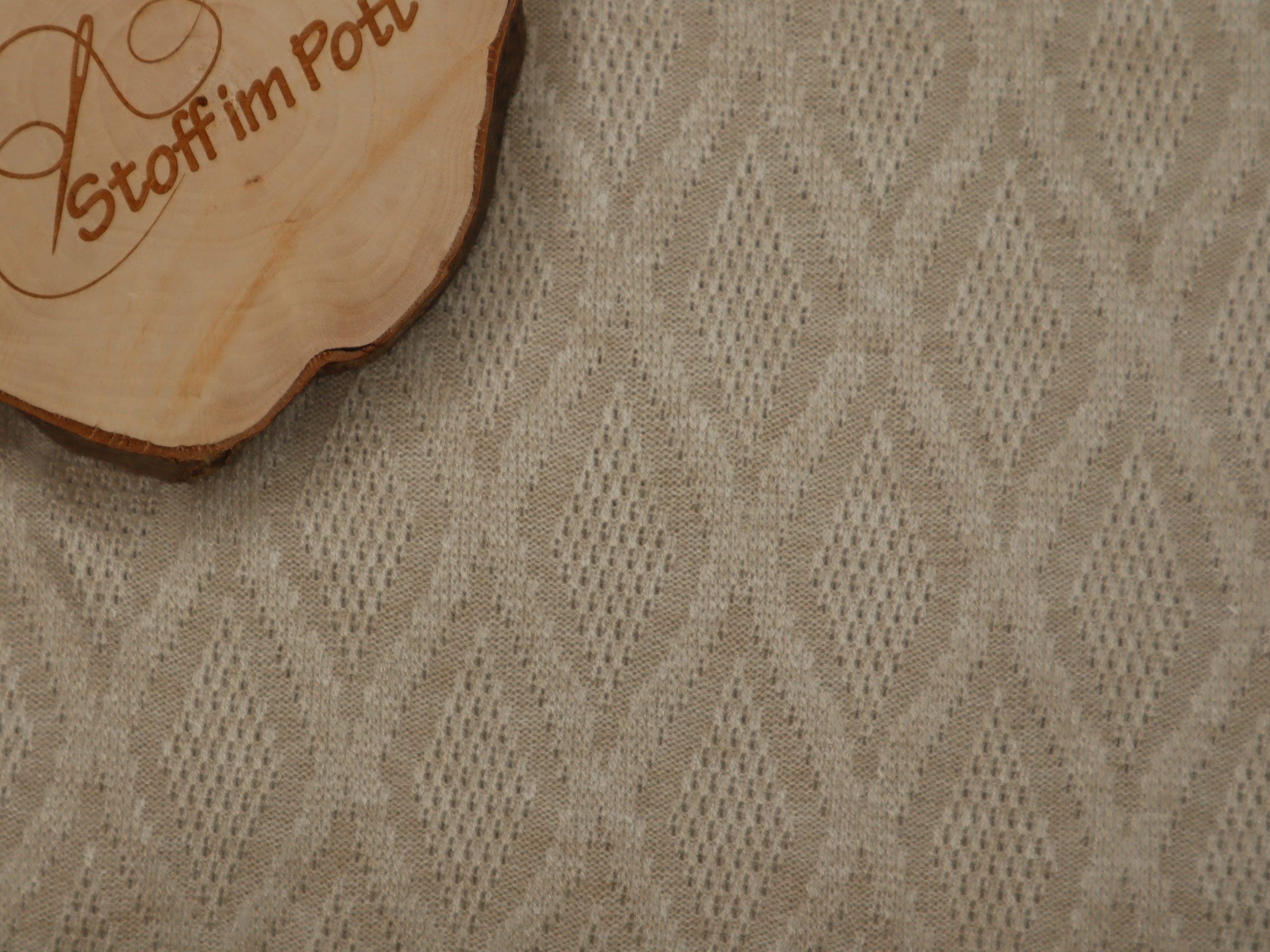 Weicher Strickjacquard mit Rautenmuster beige